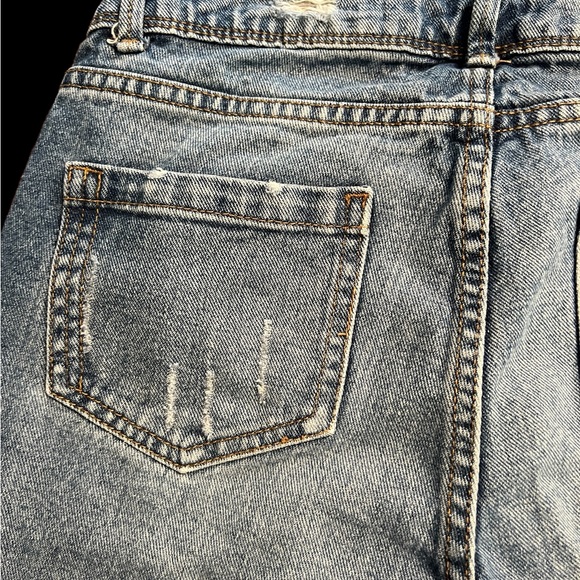 Denim & Co Distressed Jean Shorts- Size 2 - Picture 7 of 8
